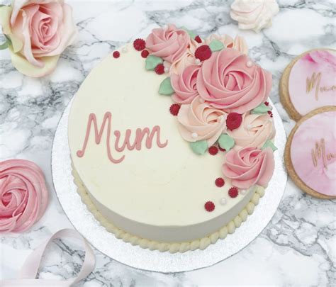 15 Beautiful Mother's Day Cake Ideas - Find Your Cake Inspiration