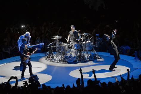 U2, tour 2023 a rischio: il batterista Larry Mullen deve operarsi | iO Donna