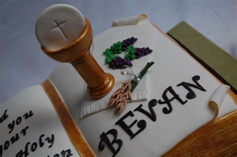 CUSTOMISED CAKES BY JEN: First holy Communion Bible Cake