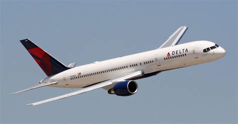 Delta Boeing 757 loses wing panel on flight to Atlanta