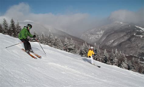 Stowe Vermont skiing | TheLuxuryVacationGuide