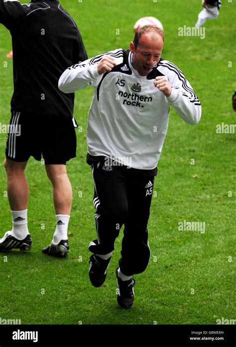 Newcastle united manager alan shearer training st james park hi-res ...