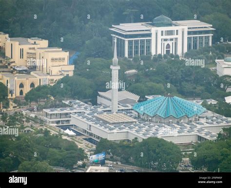 Kuala Lumpur, Mlaysia : National Mosque of Malaysia interior ...