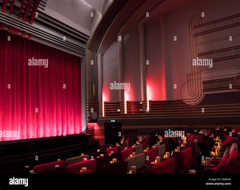 London, UK. 17th Nov, 2016. Reopening of the Everyman Cinema Muswell Stock Photo, Royalty Free ...