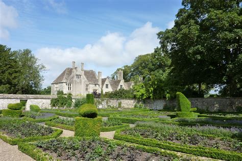 Avebury Manor and Gardens: Avebury Manor Gardens