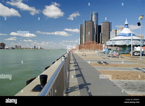 Detroit River Walk, Spring 2018 Stock Photo - Alamy