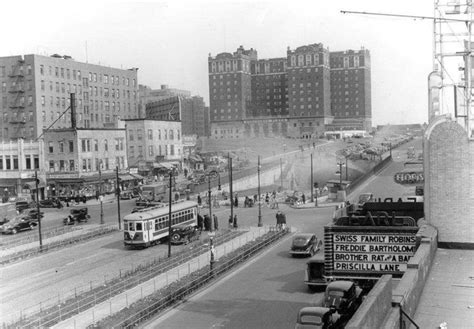 161st Street facing Grand Concourse 1930's. | New york subway, Bronx history, New york city pictures