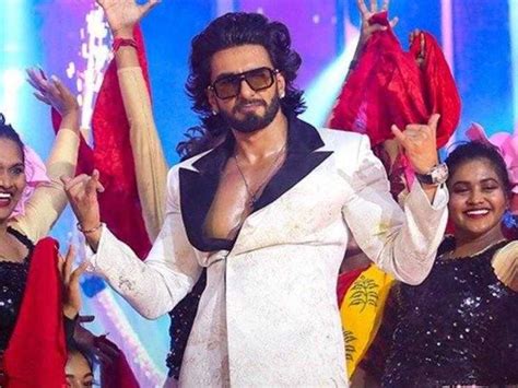 Ranveer Singh wins 'Game Changer of Indian Cinema' award at Tamil awards show - Masala.com