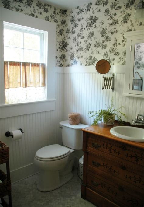 Pin by Emilie Brown on Bathroom ideas | Cottage bathroom, Primitive bathrooms, Beadboard bathroom