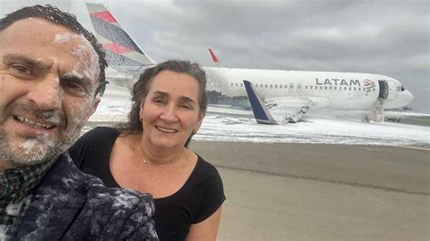 Plane crash survivors take “selfie of the year” | OverSixty