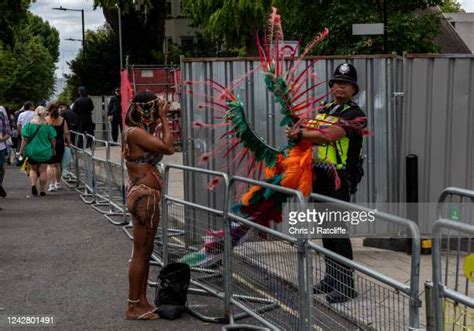 Notting Hill Carnival Police Photos and Premium High Res Pictures - Getty Images