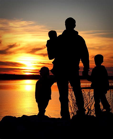 Family Silhouette photography... my absolute favorite, if I could find a photographer ...