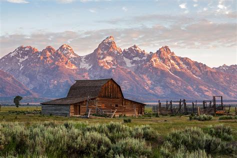 moulton-barn-in-the-grand-teton-wyoming-web.jpg | Rendezvous Mountain Rentals