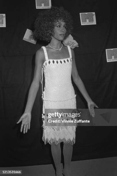 371 Whitney Houston In 1986 Photos & High Res Pictures - Getty Images