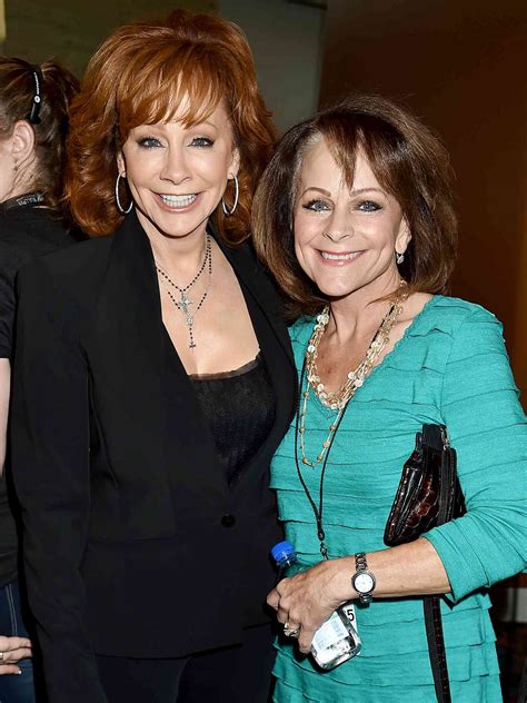 Reba McEntire's 3 Siblings: All About Susie, Pake and Alice