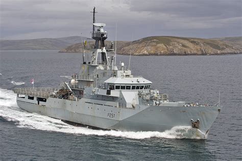 Marinha do Brasil deverá receber o navio-patrulha HMS Clyde em 2019 - Poder Naval - Navios de ...