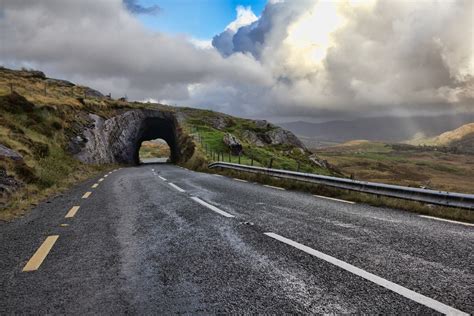 Driving in Ireland: The Wild Atlantic Way (Map & Route Guide)