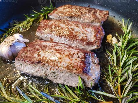 Rosemary lamb steaks with garlic 3008114 Stock Photo at Vecteezy