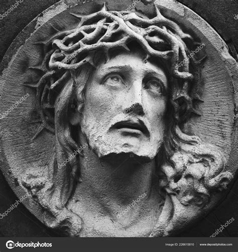 Jesus Christ Crown Thorns Fragment Statue — Stock Photo © Zwiebackesser ...