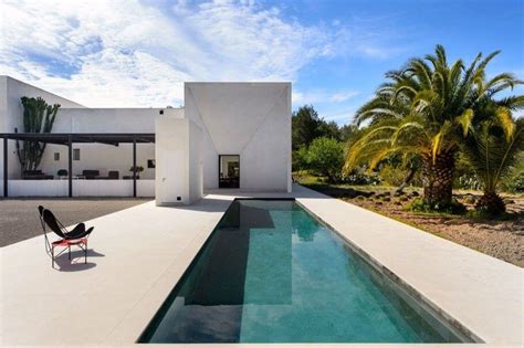 Modern Villa in the Heart of Ibiza. A Balance between 3 Styles | Kelosa