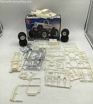 AMT USA-1 Monster Truck Model Kit #AMT-632 1:25 Scale. Open Box/Good ...