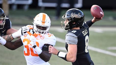 Tennessee Vols football vs Vanderbilt: Game highlights, score updates