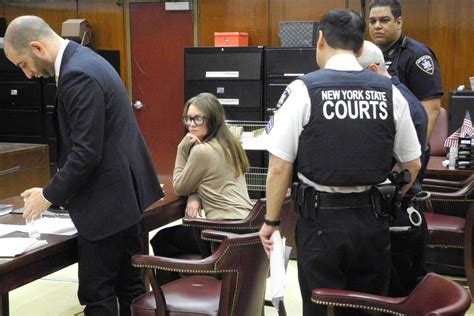 Anna Delvey scam trial: Anna Sorokin’s courtroom look goes viral - Vox