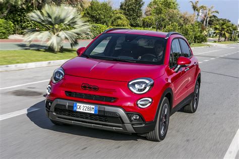 La Fiat 500X si rinnova e diventa ibrida