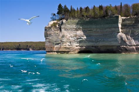 Find Pictured Rocks National Lakeshore, MI Hotels- Downtown Hotels in Pictured Rocks National ...