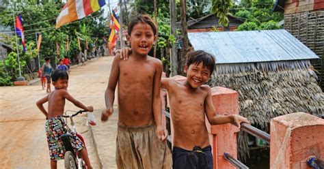 Chuck Kuhn's Cambodia : Children Cambodia III