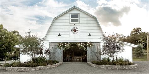 25 Best Barn Wedding Venues - Barn Wedding Venues Near Me