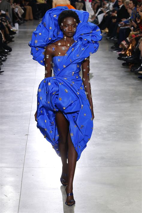 Schiaparelli : Runway - Paris Fashion Week - Haute Couture Spring ...