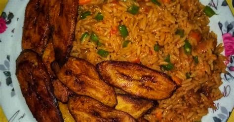 JOLLOF RICE AND FRIED PLANTAIN ️ Recipe by Andrea💛(Delish Cuisine) - Cookpad