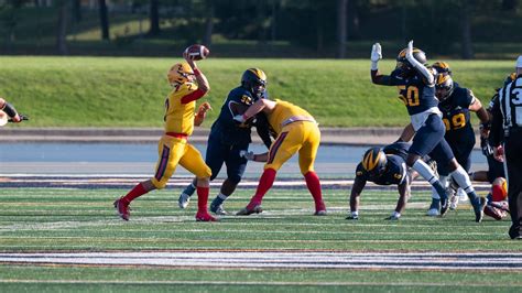 Queen’s Football suffers loss to Windsor Lancers on the road - Queen's University Athletics