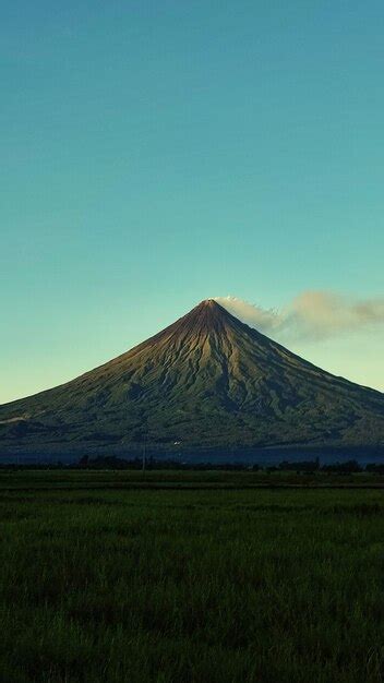 Premium Photo | Mayon volcano in albay