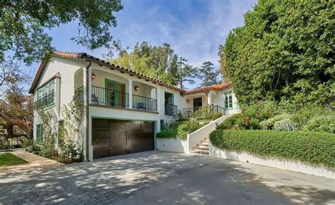 Inside Robert Pattinson's $5.3 million home, with photos