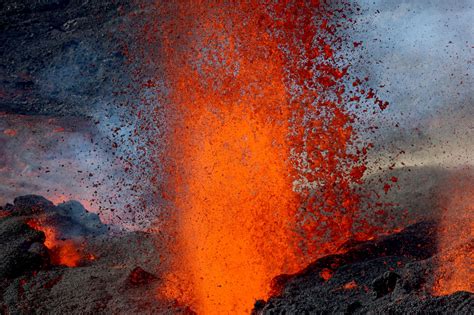 À La Réunion, première éruption de l’année pour le piton de la Fournaise