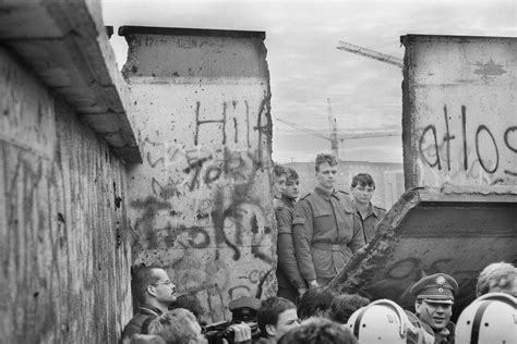 BerlinWall_14: the fall of the Berlin wall, 1989: photojournalism: