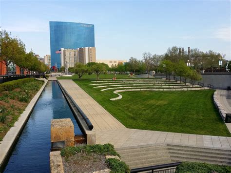 Gallery of pictures of White River State Park in Indianapolis, Indiana