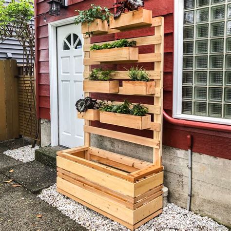 DIY Vertical Wall Planter with Plans - The Handyman's Daughter