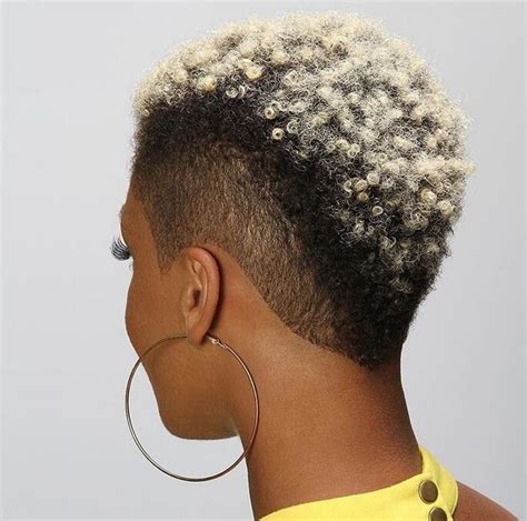 Female Short Natural Hair Mohawk / 50 Mohawk Hairstyles for Black Women | StayGlam - 19 best ...