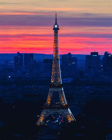 ITAP of the Eiffel Tower last night at sunset : r/itookapicture