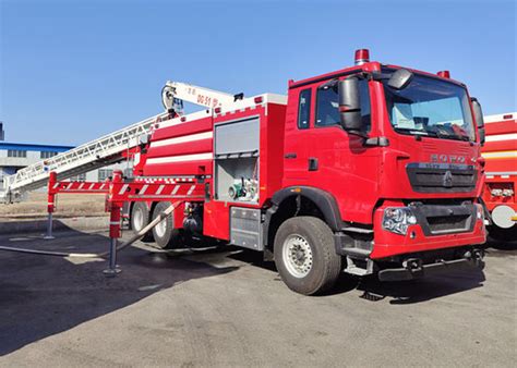 44m Height High Rescue Municipal Aerial Ladder Fire Truck contains Two Seats