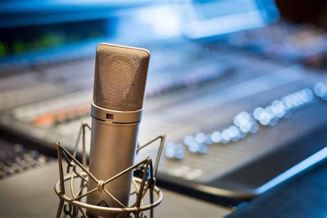 The Different Types of Microphones: Home Studio Essentials May 2022