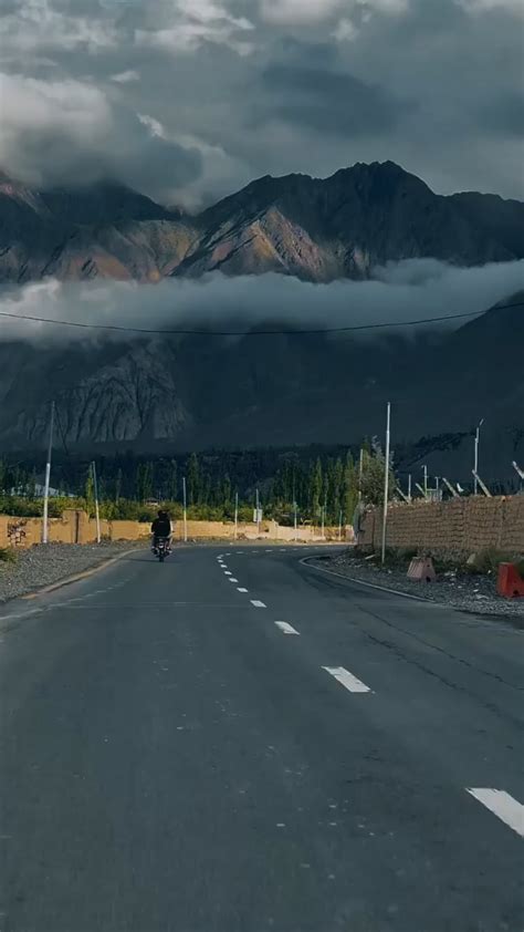 Karakoram Highway, Pakistan during Summer : r/BeAmazed