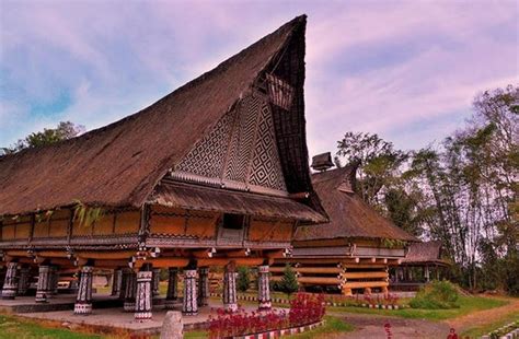 Inilah 10 Rumah Adat Sumatera Utara dari Berbagai Suku - Pariwisata Sumut