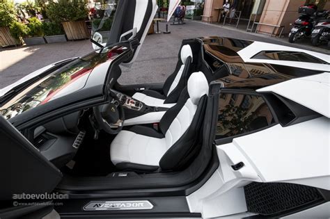 2014 LAMBORGHINI Aventador Roadster Review - autoevolution