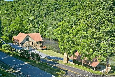 Gatlinburg Cabin - Riverside Lodge - 5 Bedroom - Sleeps 22