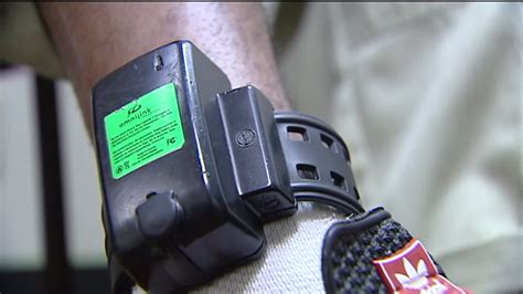 Rapper's Ankle Monitor Goes Off At White House - Breaking911