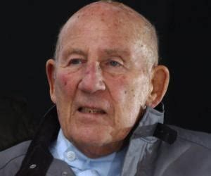 Stirling Moss Biography - Facts, Childhood, Family Life & Achievements